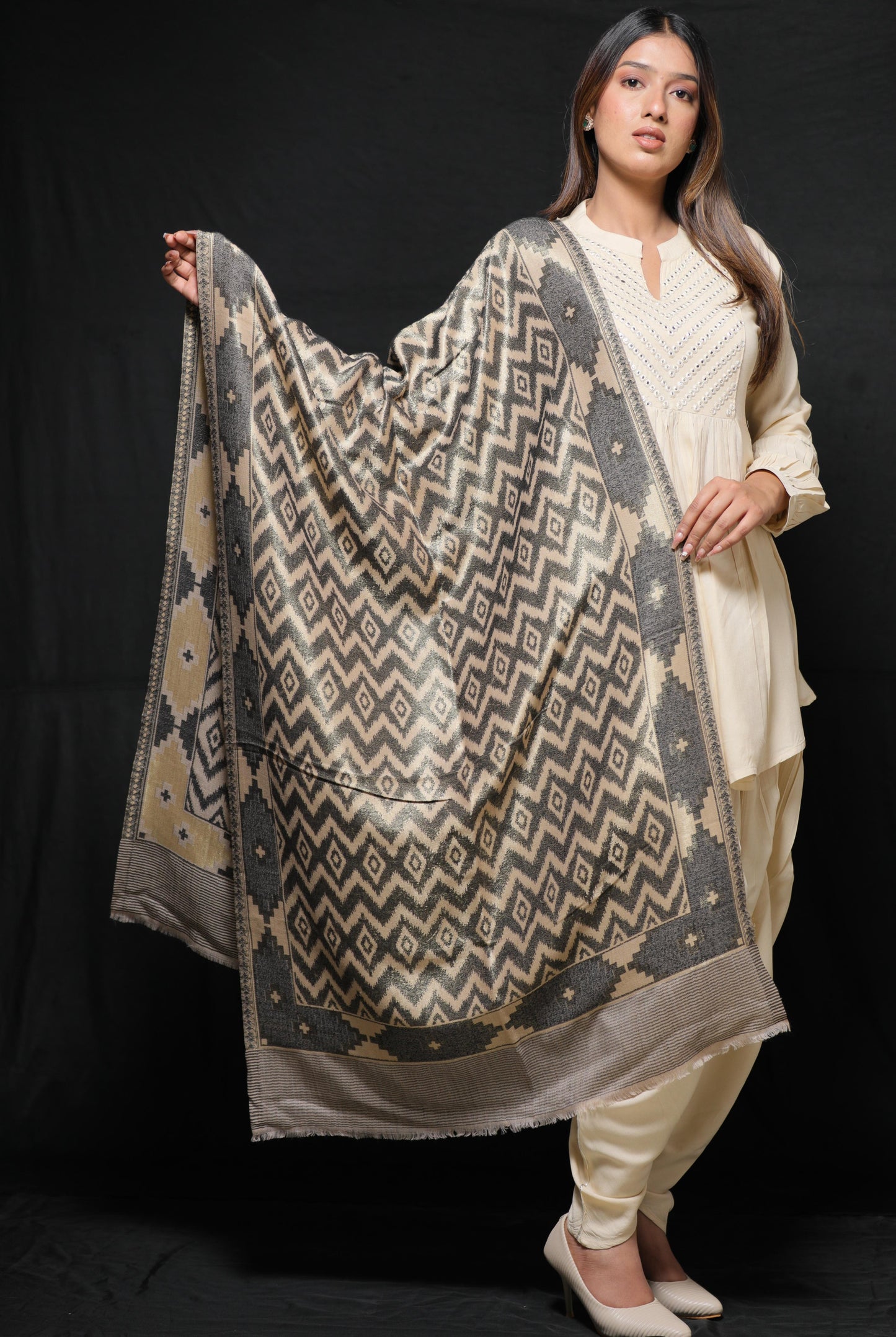 Cashmere wool reversible stole